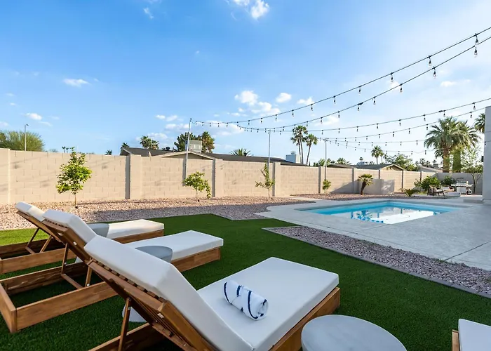 Desert Jewel: New 4bd With Game Private Pool