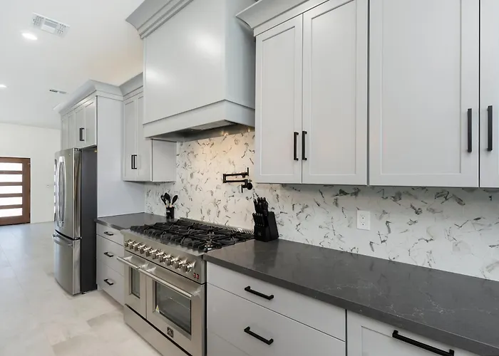 Desert Jewel: New 4bd With Game Private Pool Ferienhaus