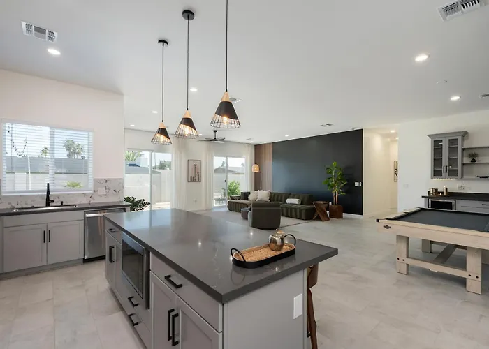 Ferienhaus Desert Jewel: New 4bd With Game Private Pool