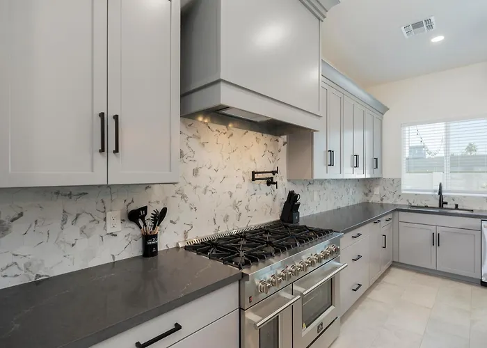 Ferienhaus Desert Jewel: New 4bd With Game Private Pool