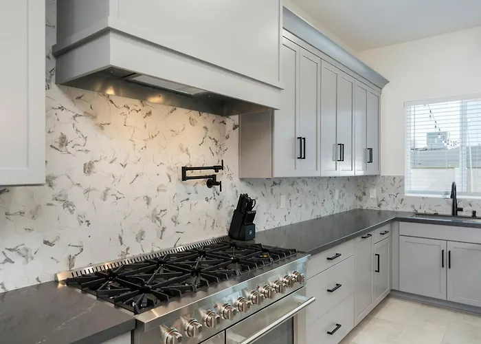 Desert Jewel: New 4bd With Game Private Pool * Phoenix