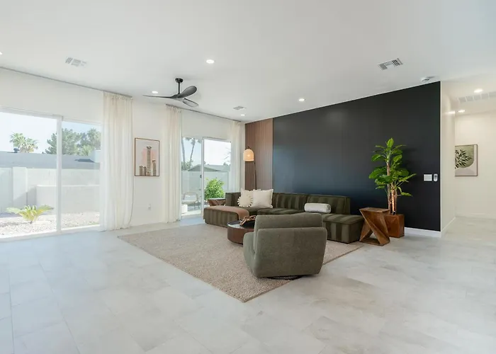 Desert Jewel: New 4bd With Game Private Pool