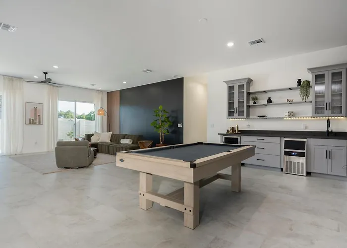 Desert Jewel: New 4bd With Game Private Pool Phoenix