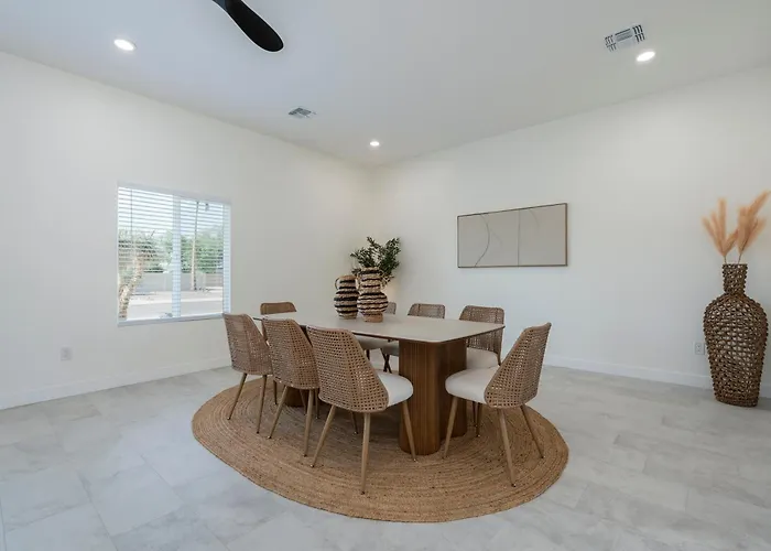 Desert Jewel: New 4bd With Game Private Pool *
