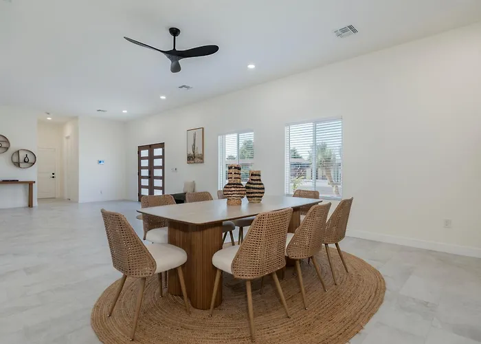 Desert Jewel: New 4bd With Game Private Pool Ferienhaus *