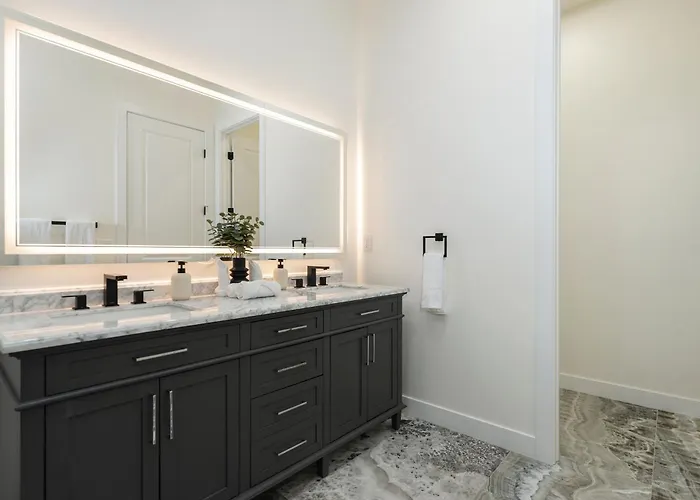 Desert Jewel: New 4bd With Game Private Pool *