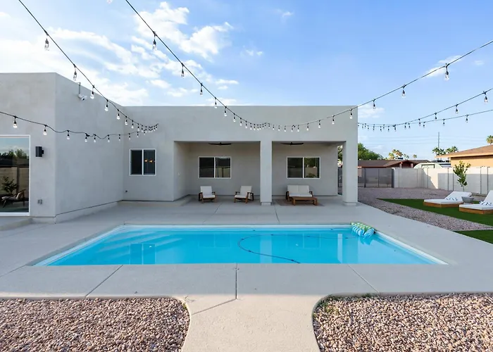 Desert Jewel: New 4bd With Game Private Pool
