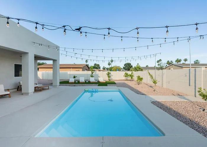 Desert Jewel: New 4bd With Game Private Pool Ferienhaus